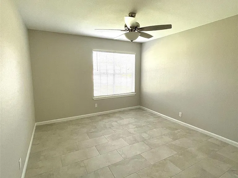 321 Petunia St — Photo 10