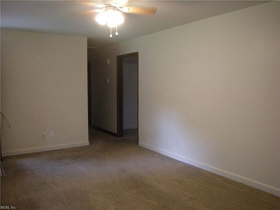 3rd image of 823 Connors Dr