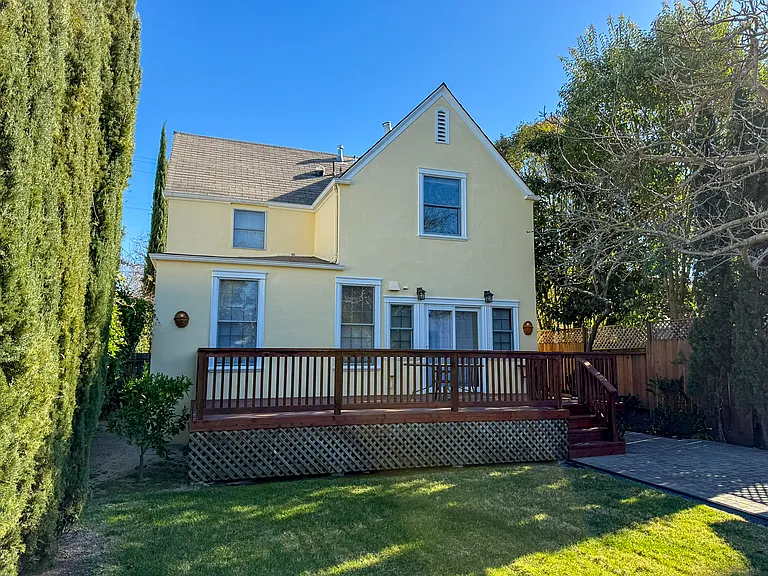 385 Coombs St — Photo 26