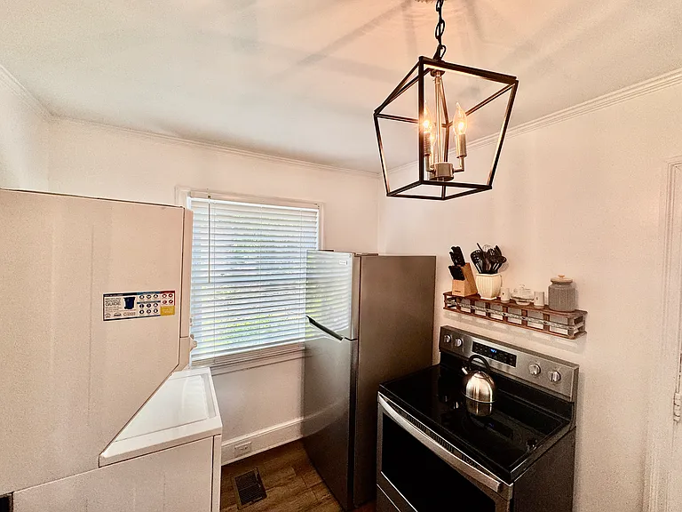 2826 Lincoln St — Photo 12