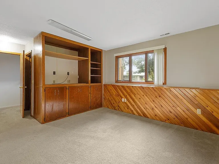751 Lathrop Dr — Photo 16