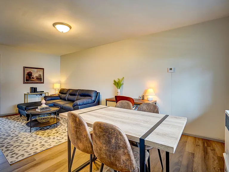 S 94th Pl — Photo 11
