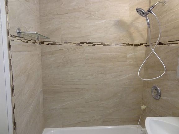 3rd image of 1400 E 55th Pl APT 203S