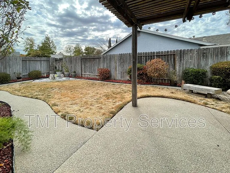 8166 Morgan Hill Way — Photo 32