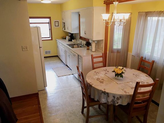 2nd image of 1935 Price Ave E