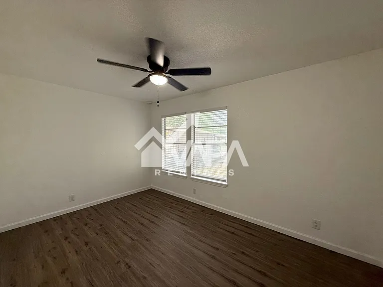 230 Craigmont Ln — Photo 12