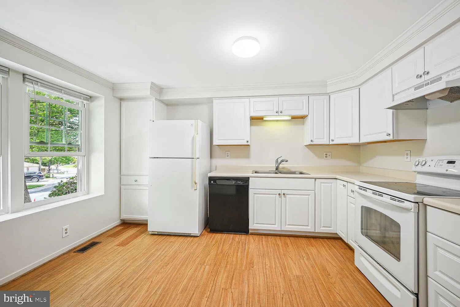2 bed, 1.5 bath, 1064 sqft, $2,850 — Photo 3