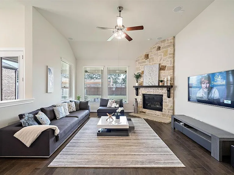 8915 Leaning Hollow Ln — Photo 5