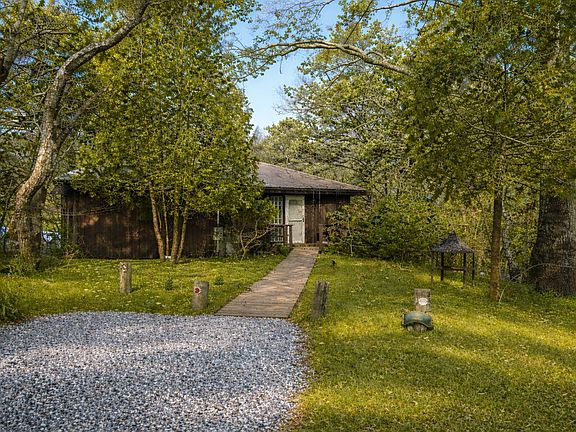 2nd image of 21 Hillside Rd