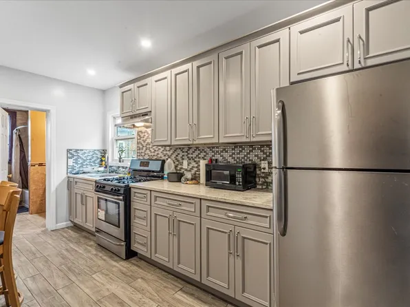 938 Troy Avenue image 16 of 24