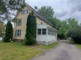 8 Durant Pl, Fairport, NY 14450