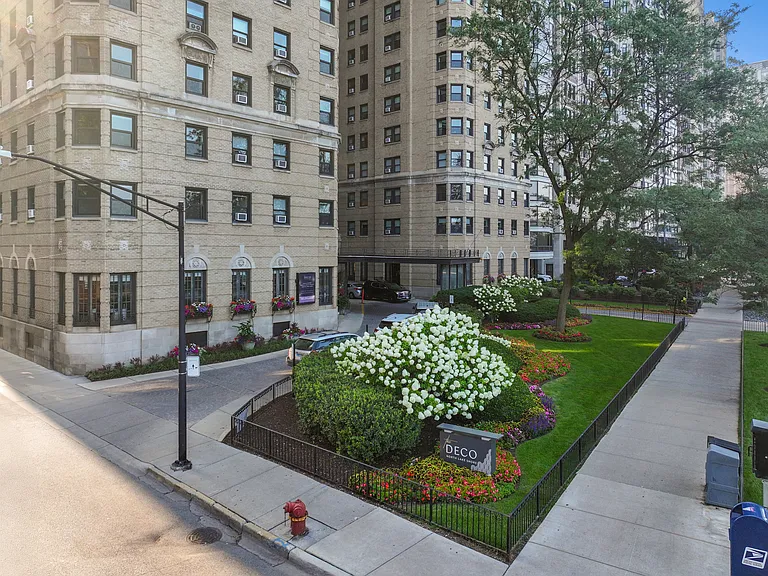 The Deco North Lake Shore — Photo 49