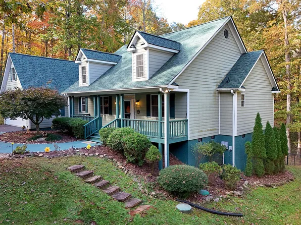 1514 Smithfield Ln, Young Harris, GA 30582