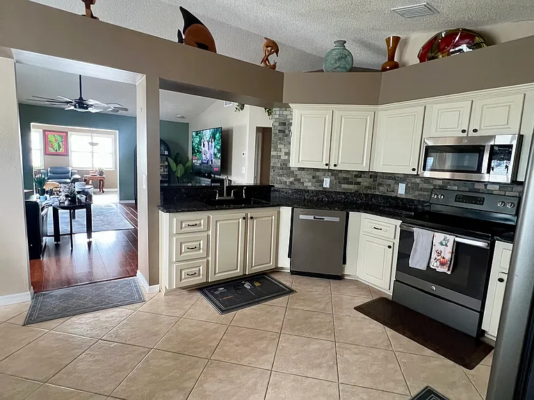 4335 Foxboro Dr — Photo 8