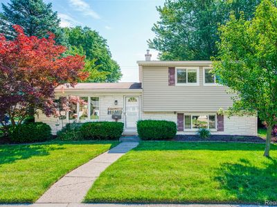11860 Riverside Dr, Plymouth, MI, 48170