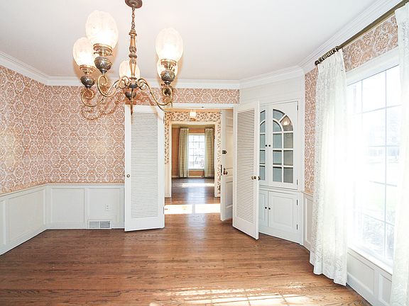 5th image of 8128 Hendrie Blvd