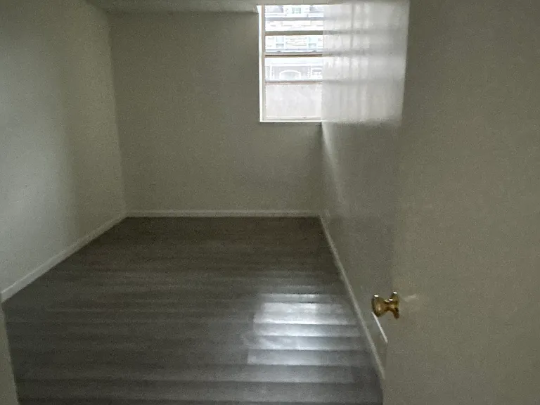 Grammery Court Apartments — Photo 8