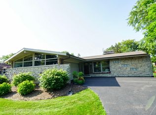 20W201 Meadow Ln, Lemont, IL 60439