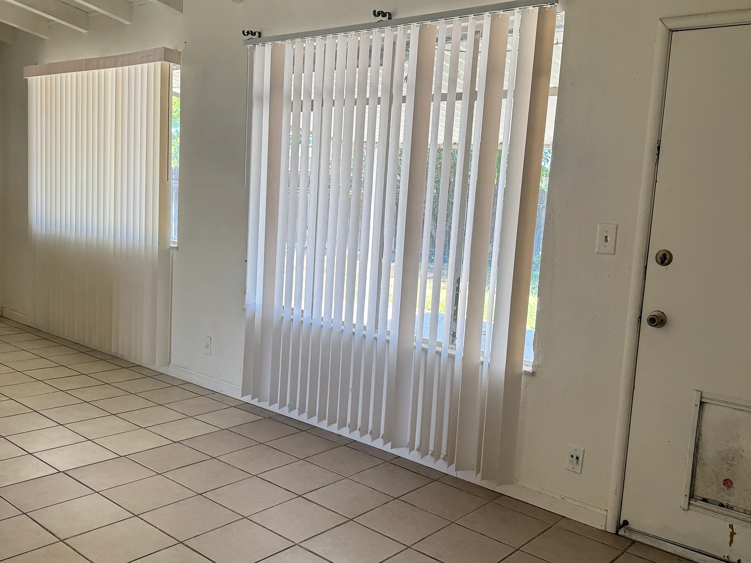 3 bed, 1050 sqft, $1,695 — Photo 3