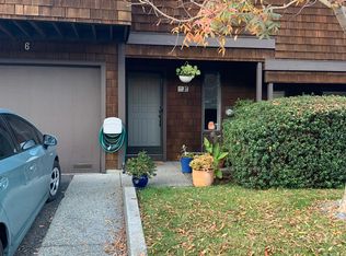 6 Liberty Ln, Petaluma, CA 94952