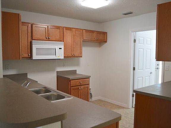3rd image of 907 14th Ave NW