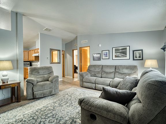 3rd image of 610 Egret Ln