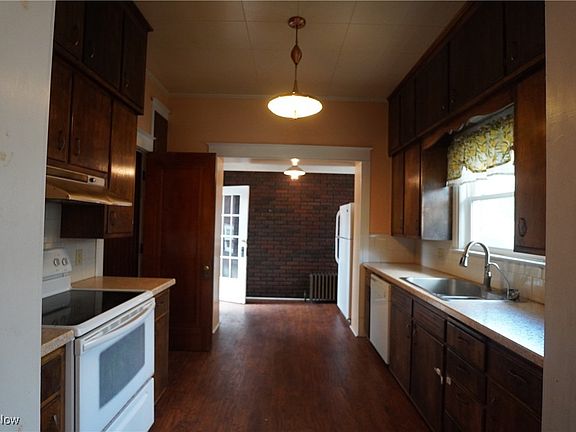 5th image of 519 E Lincoln Way