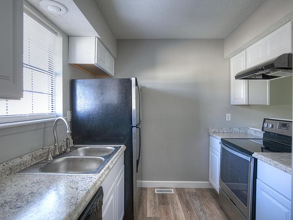4th image of 3104 Eaton St