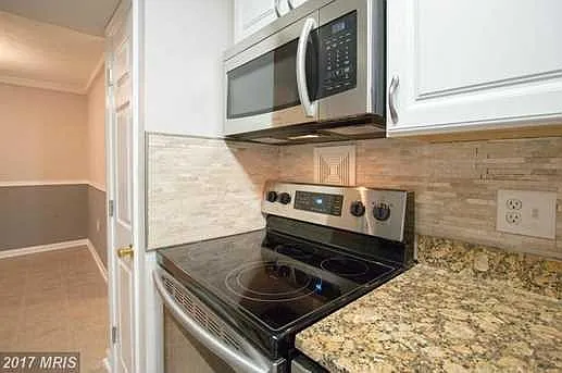 7728 Hanover Pkwy #T-2 — Photo 1