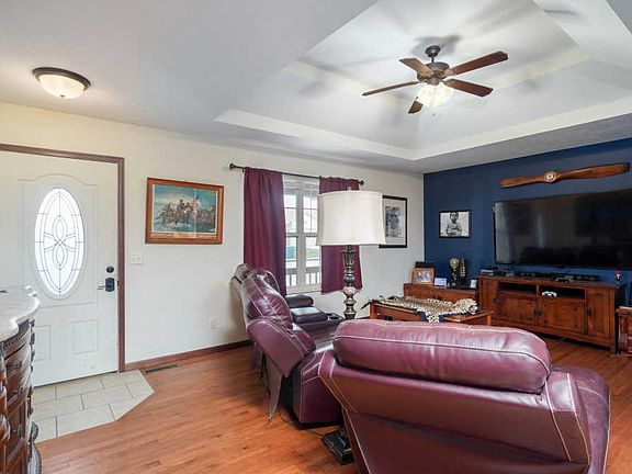 5th image of 214 N Lake Ave
