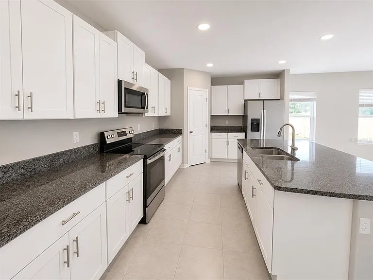 16717 Delia St — Photo 5