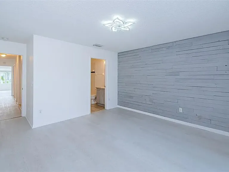 18126 Paradise Point Dr — Photo 17