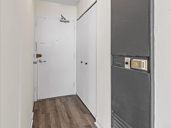 5th image of 6301 N Sheridan Rd APT 2V