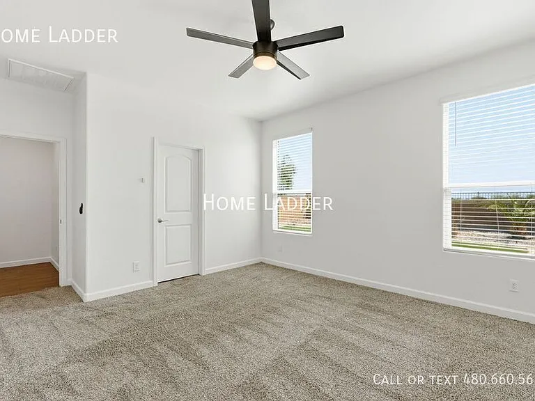 2713 N Camden Dr — Photo 18