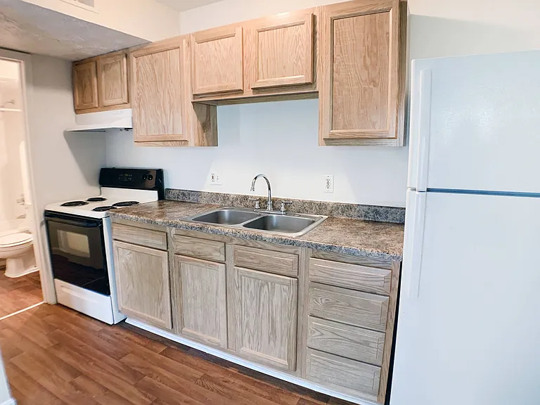 Crown Crossing Apartments — Photo 47