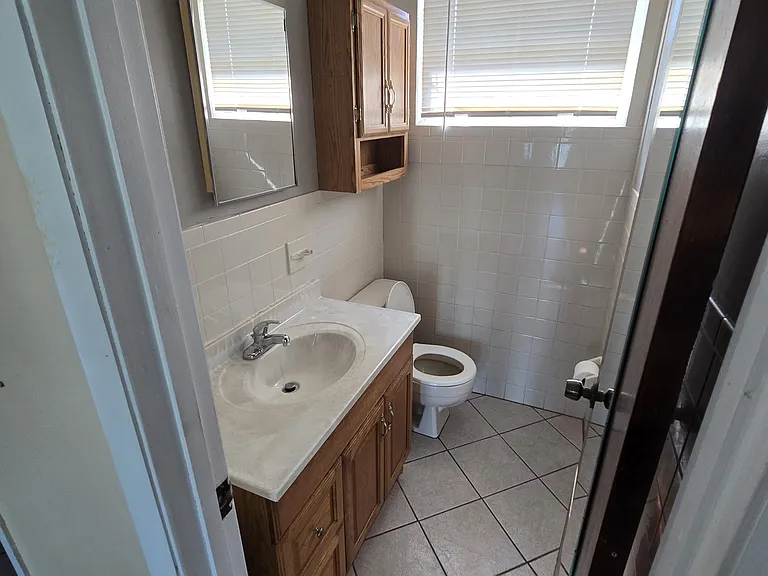 385 Banana Blvd — Photo 4