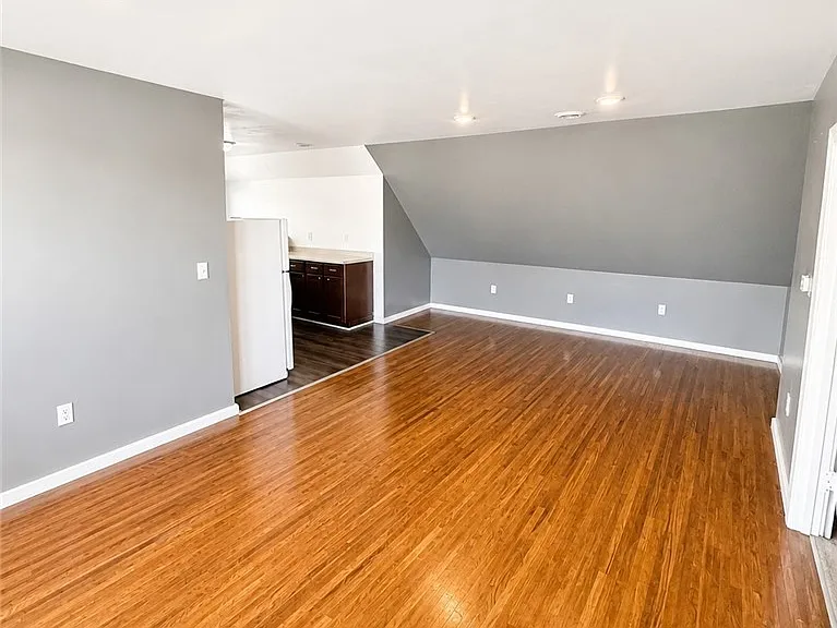 85 Klas Ave — Photo 8