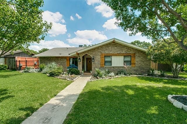 1st image of 2921 Forest Hills Ln