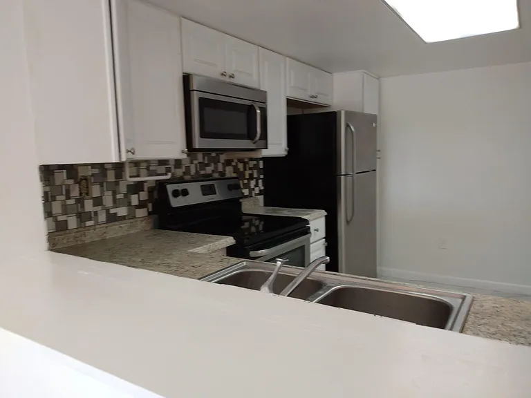 805 SW 113th Way #805 — Photo 17
