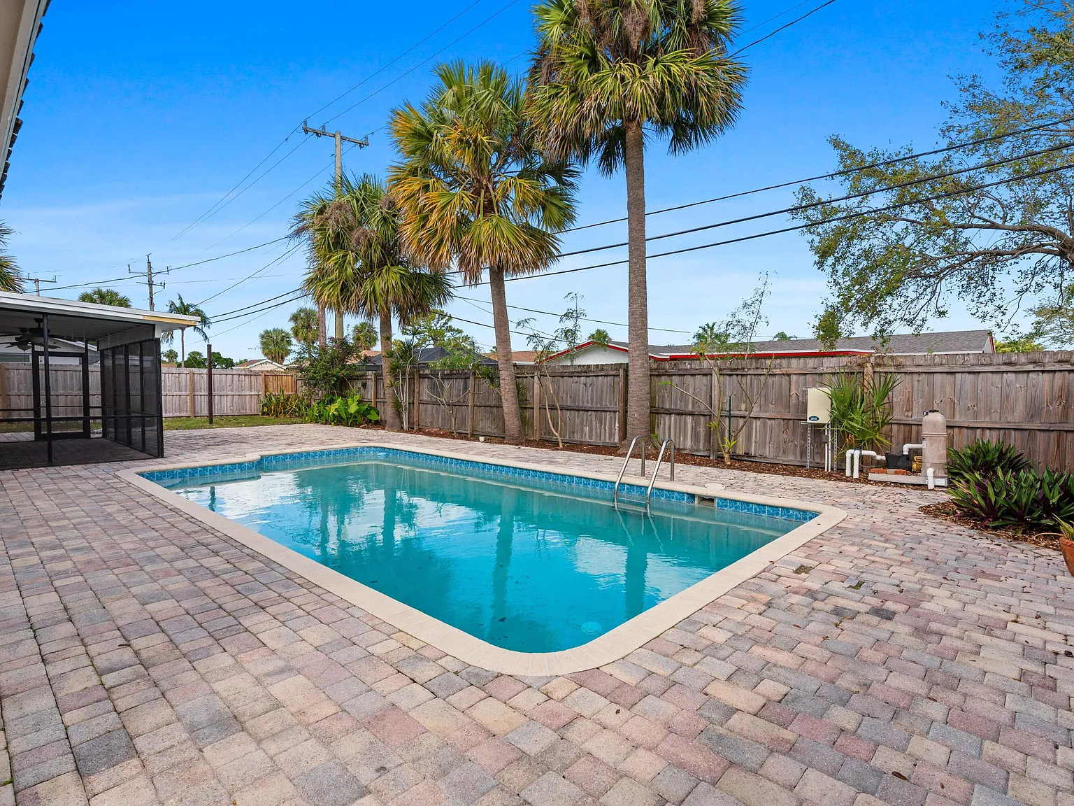 3 bed, 2.0 bath, 1896 sqft, $4,600 — Photo 4