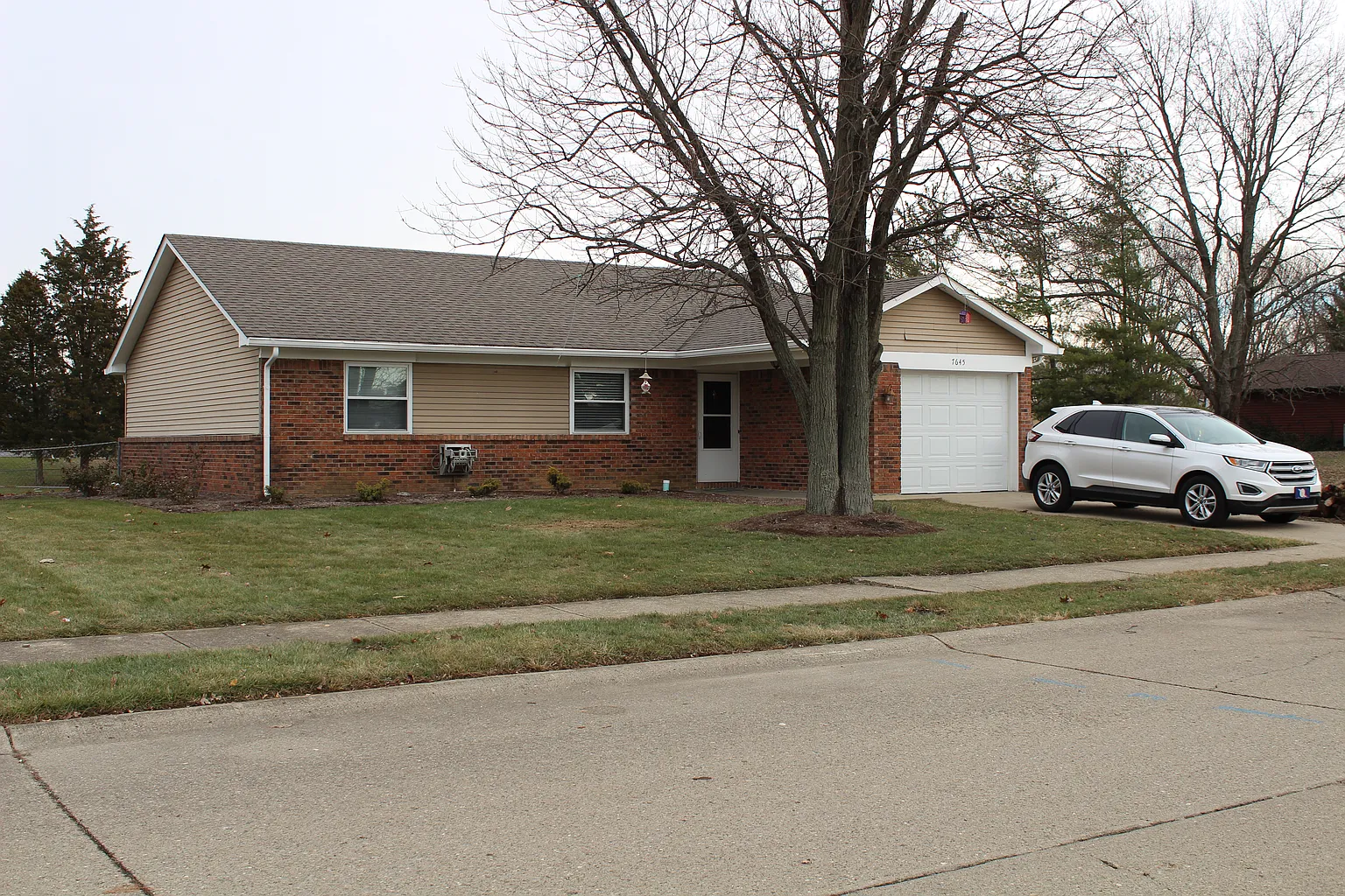 7645 Inverness Dr photo 1