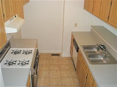 5th image of 4529 Puritas Park Dr