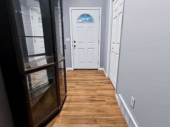3rd image of 1363 Pollard Ln