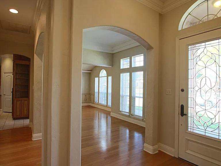 1202 River Bend Dr — Photo 2