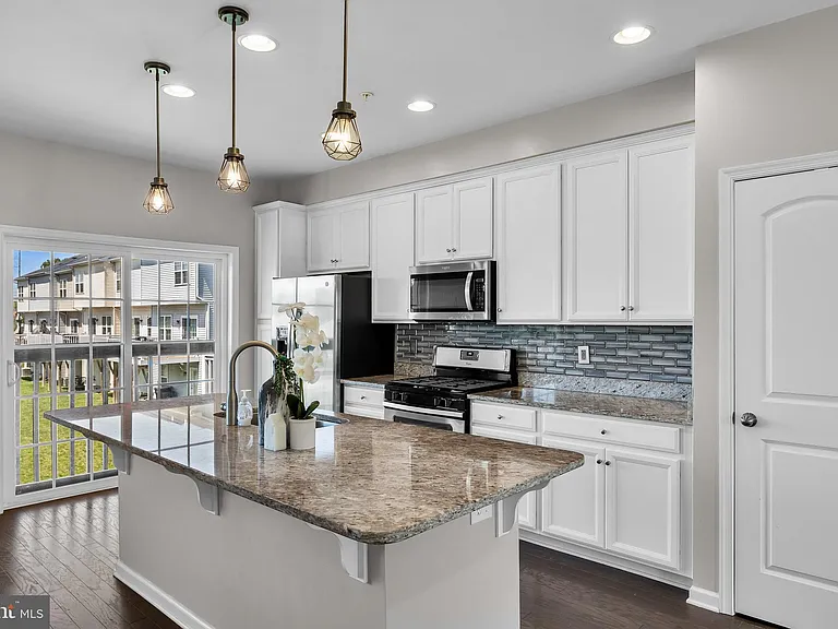 8 Iron Gate Rd — Photo 12