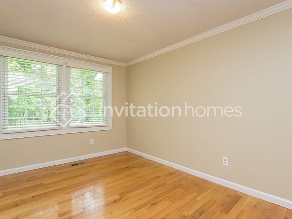 5th image of 9625 N Pond Cir