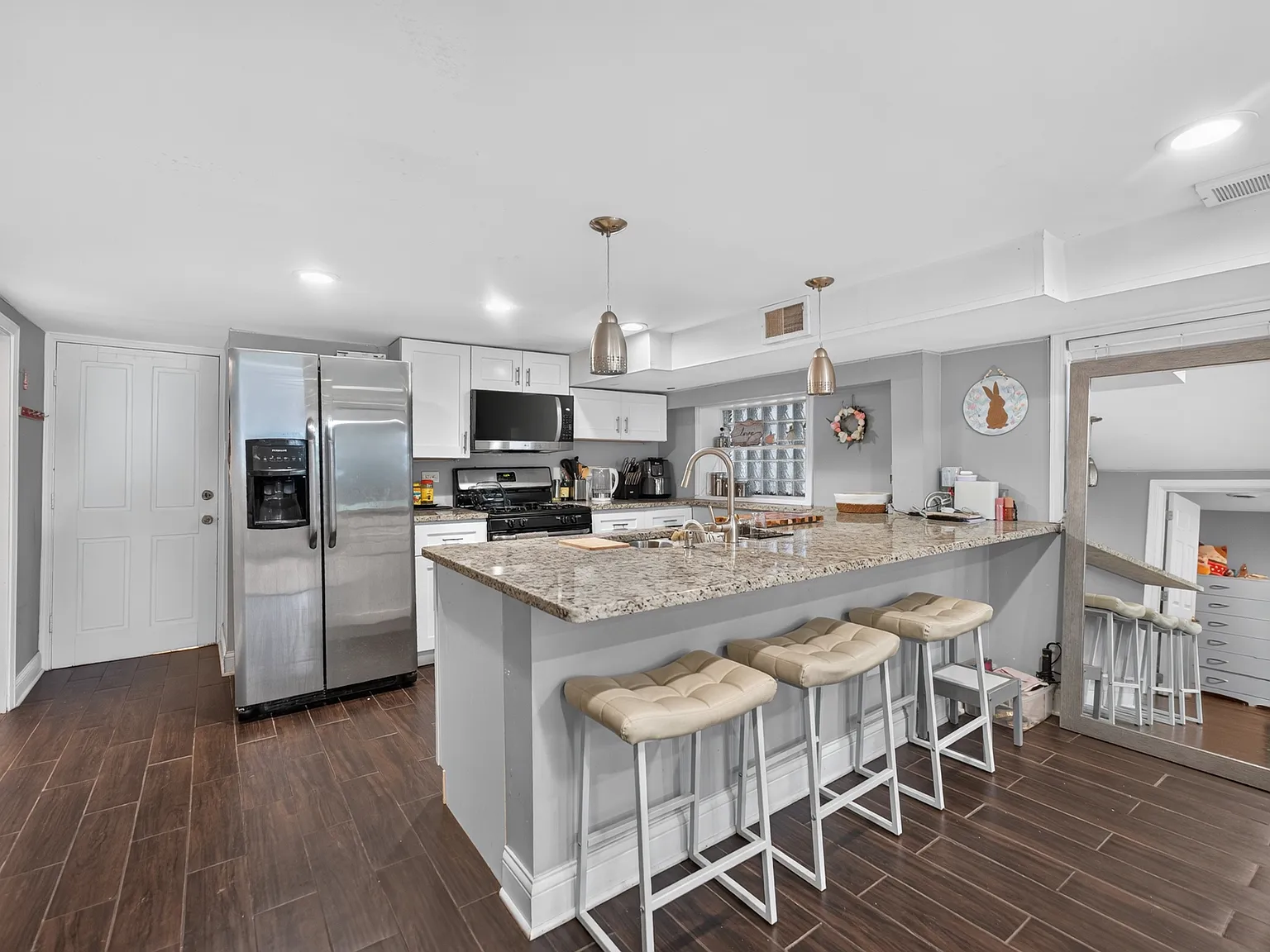 1 bed, 600 sqft, $1,600 — Photo 2