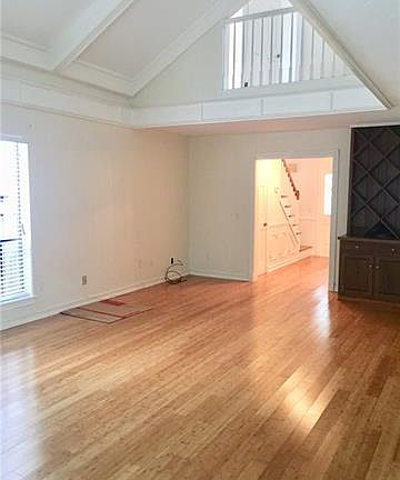 3rd image of 9 Carriage Ln