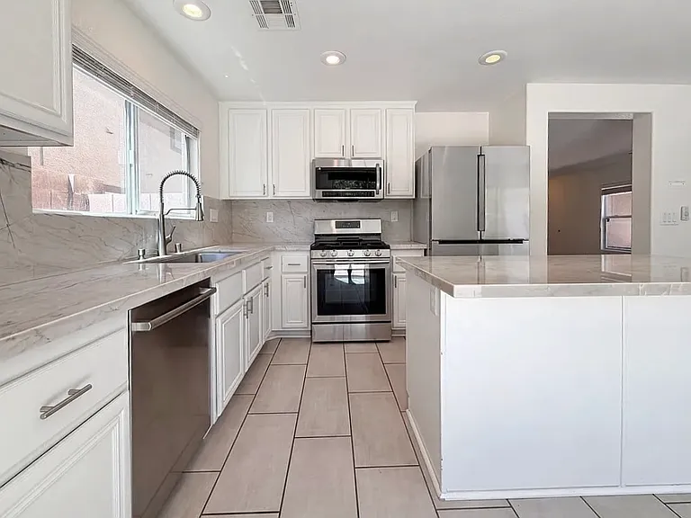928 Purdy Lodge St — Photo 8