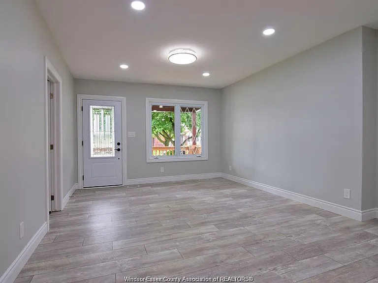 1076 Janette Ave #MAIN — Photo 11